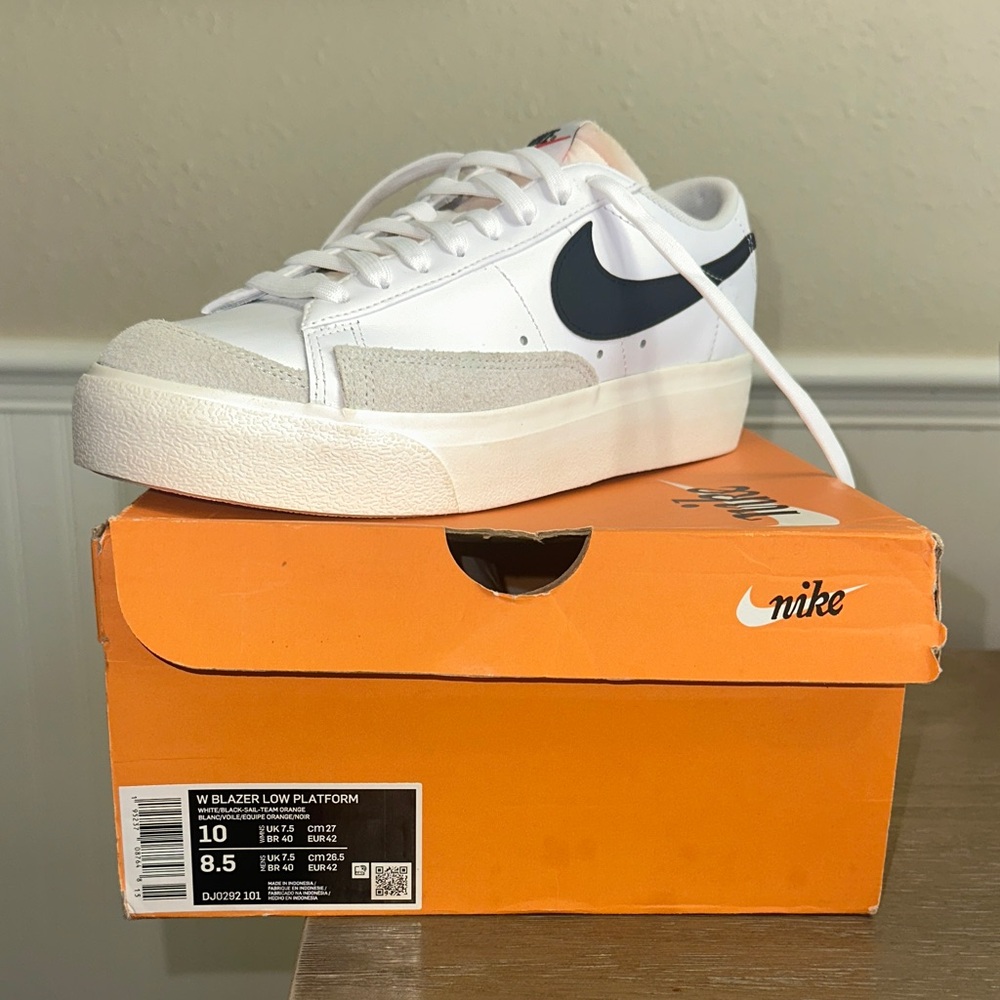 Nike Blazer Low Platform White Black
DJO292-101 Women's Size 10 Men’s 8.5